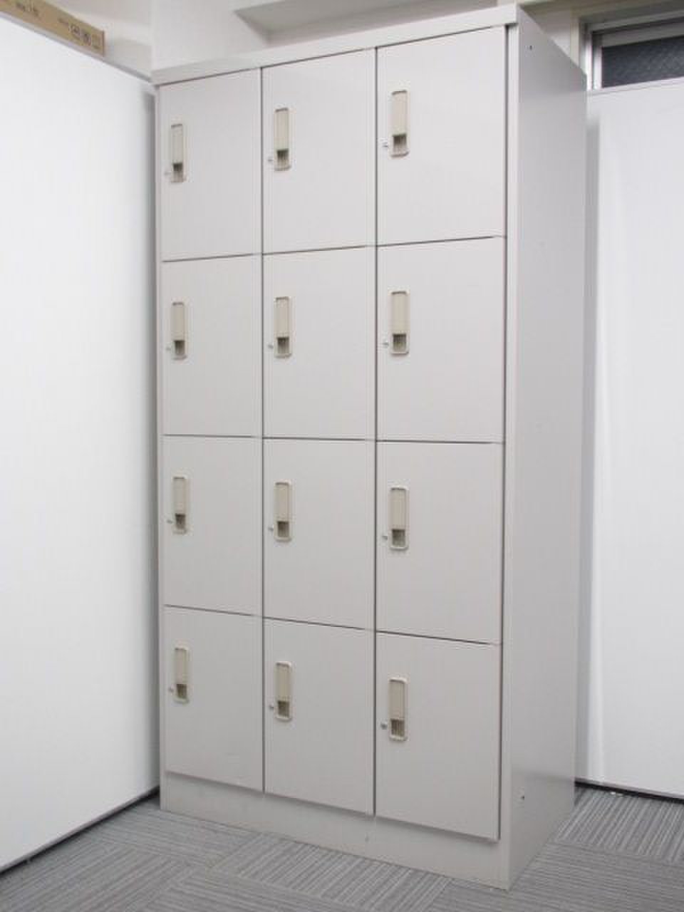 【小物入れに最適です】12人用ロッカー！
                        その他シリーズ
                                    中古
            