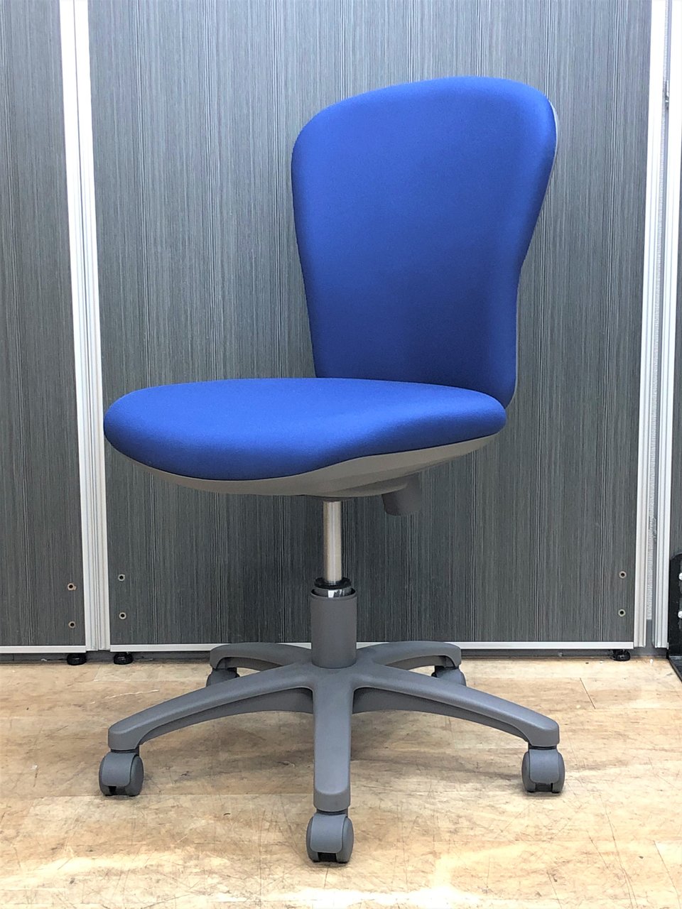 【18脚入荷】ロークラスの人気チェア！ロットでご案内【中古】【オフィス家具】【東京】【大阪】【愛知】【岐阜】【長野】【滋賀】
                        レグノ2 
                                    中古
            