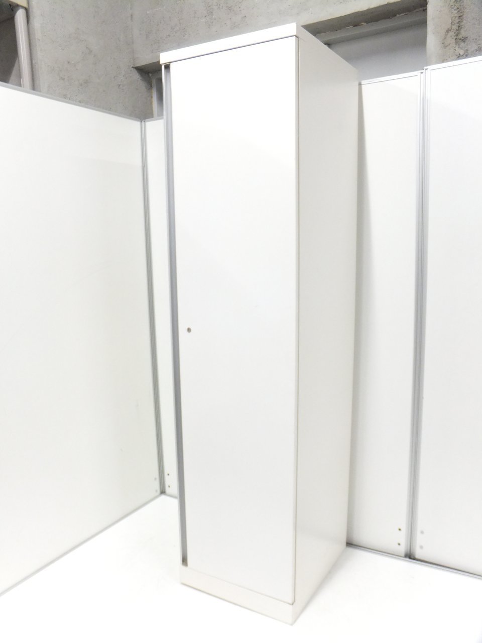 【入荷商品】オカムラ製　1人用ロッカー　ホワイト　広々と使える【収納】【1台限り】【国内メーカー】
                        その他シリーズ
                                    中古
            