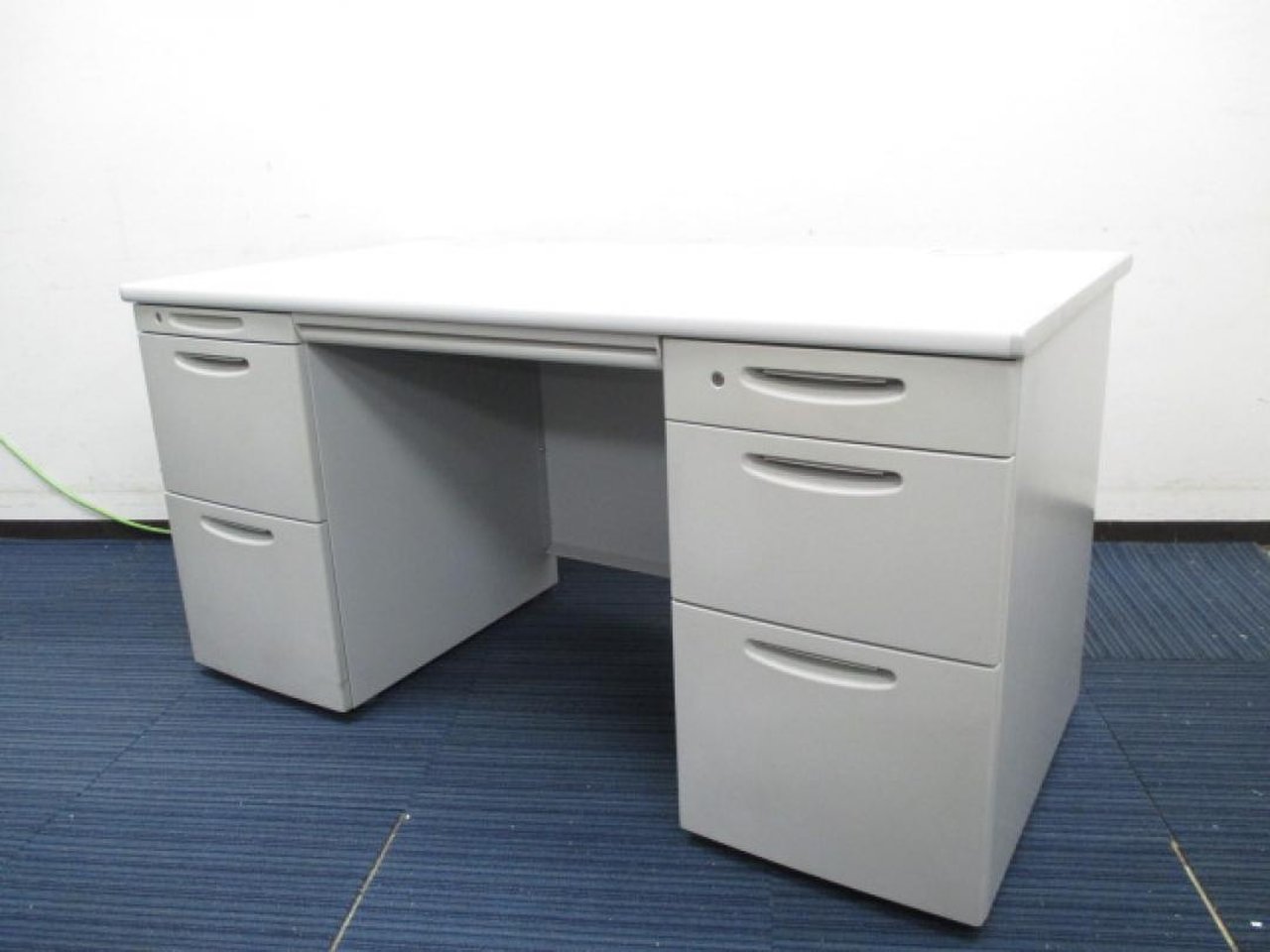 【W1400両袖机】根強い人気商品/抜群の収納量/幅広い両袖机！オカムラ製SD
                        SD-Vデスクシステム 
                                    中古
            