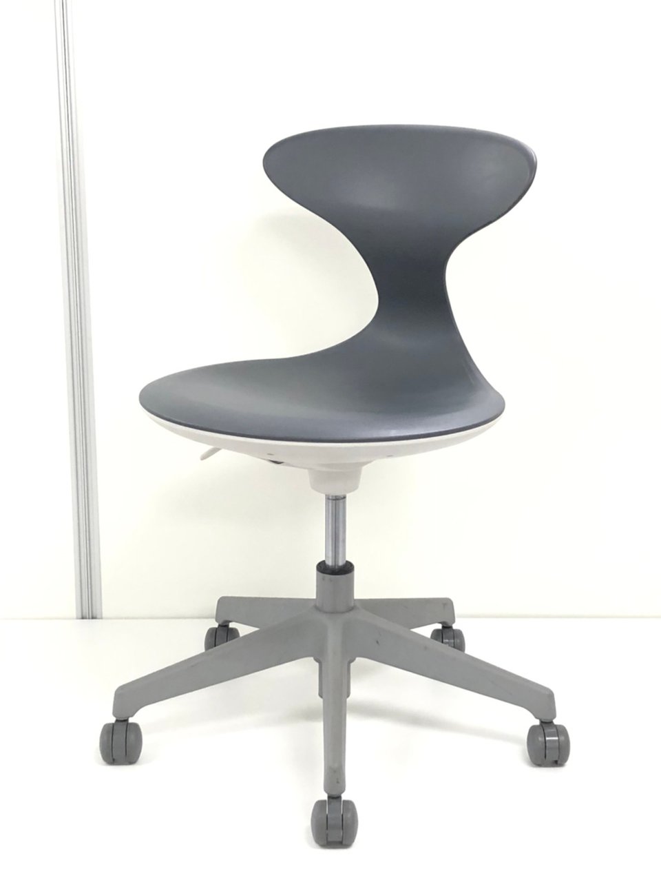 様々な姿勢をサポートするKOKUYOのキャンパスアップシリーズ！
動きながら学ぶ事で議論が活性化し、理解が深まり、より深い学びへとつながりやすいそうです！
                        キャンパスアップ 
                                    中古
            