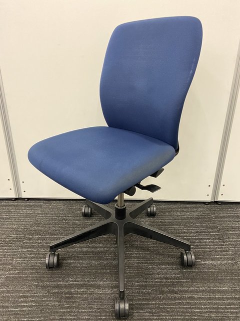 【中古】フルゴ   イトーキ（ITOKI） 肘無ローバックチェア