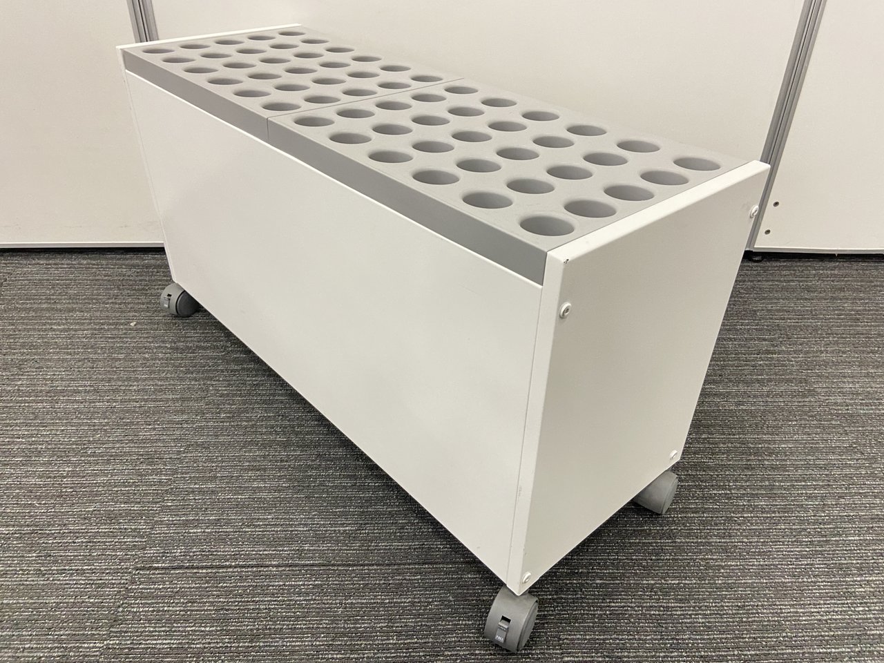 60本収容可能コクヨの傘立てです！
                        その他シリーズ
                                    中古
            