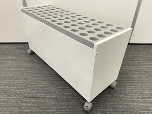 60本収容可能コクヨの傘立てです！