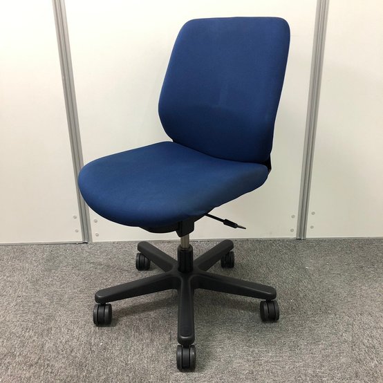 【中古】トルテ   イトーキ（ITOKI） 肘無ローバックチェア