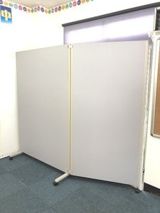 【定価約15万円！！二つ折りパーテーションの入荷です！！グレーカラーの人気商品！！】■コクヨ■ＳＮＨ