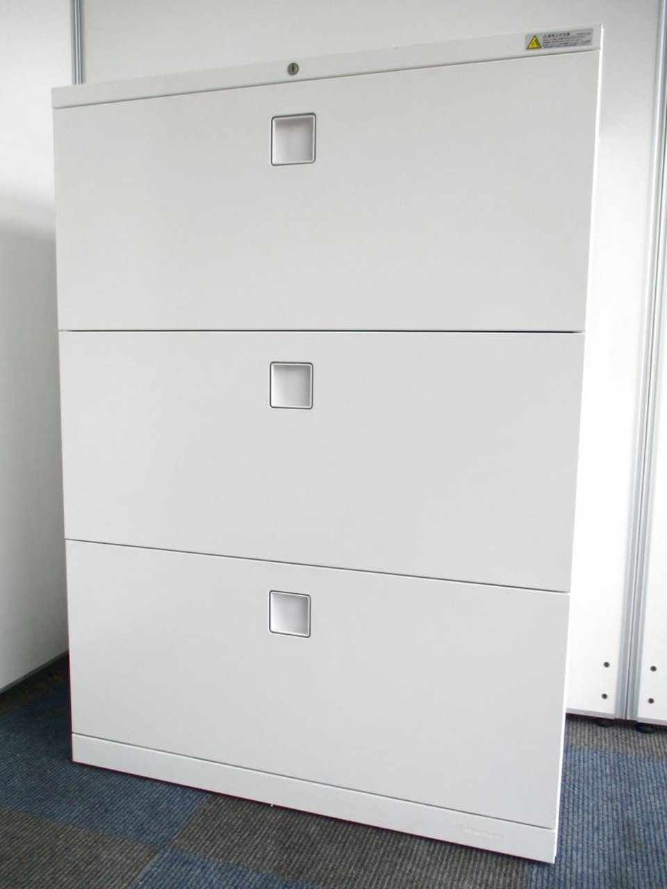 【定価約14万円！！マルチアクセスハンドルで操作性にも優れた3段ラテラル書庫の入荷です！！】■オカムラ■レクトライン
                        レクトライン 
                                    中古
            