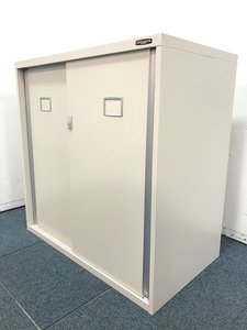 【定価約7万円！！収納力バツグン！！奥行500ｍｍのレアな引き違い書庫の入荷です！！】