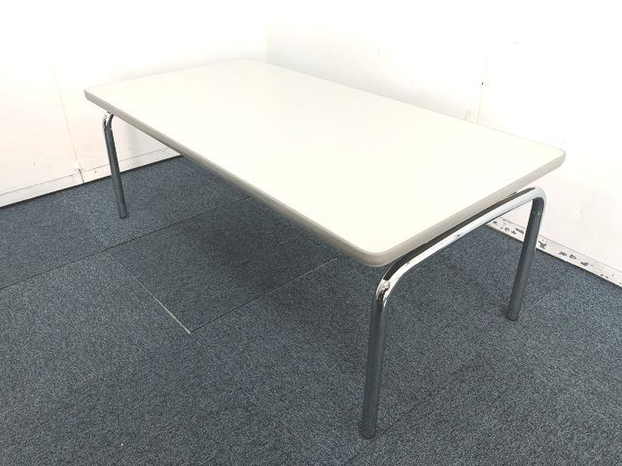 【ホワイトカラーセンターテーブルの入荷です！！応接セットのテーブル入れ替えなどにいかがでしょうか！！】■オカムラ■センターテーブル
                        その他シリーズ
                                    中古
            