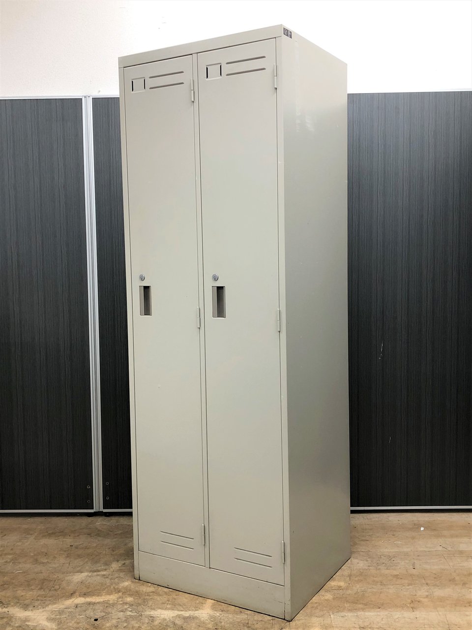 【1台入荷】個人の持ち物管理に！訳アリでお得にご案内【中古】【オフィス家具】【東京】【大阪】【愛知】【岐阜】【長野】【滋賀】
                        LK 
                                    中古
            