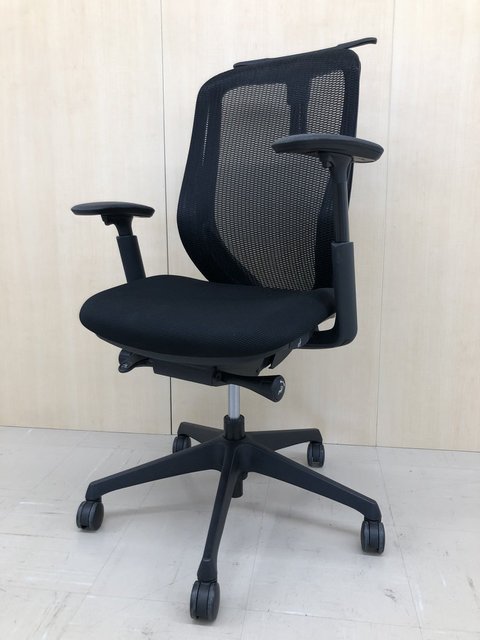 【オカムラ】【シルフィーチェア】【ブラック】【肘付】【ハイバック】【前傾チルト】【2020年製】【使用１年未満】【コートハンガー付き】