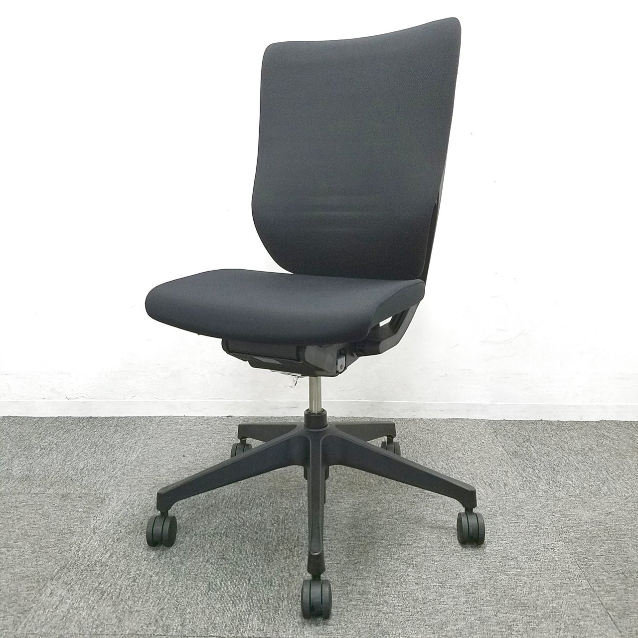 【1脚入荷】人気のエピオスチェアが入荷いたしました！中古　オフィスチェア　OAチェア　高級チェア　ワイヤーメッシュ　家具　リサイクル　テレワーク　在宅ワーク
                        エピオス 
                                    中古
            