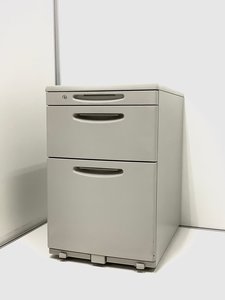 【定番シリーズ入荷！】
いつもの引出！
キャスター付3段ワゴン
◆オカムラ製SD