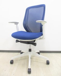 【大人気前傾姿勢チェア！】 
座り心地の良いハイバック仕様！
♦オカムラ製