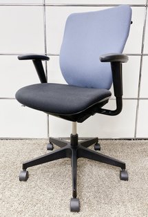 【大量入荷商品！】イトーキ製　プラオ　肘付きチェア【腰痛対策：ランバーサポート付き】【コスパ◎】