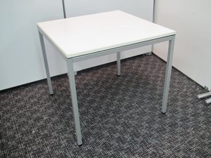 W800ｍｍの角テーブルが入荷しました　ラウンジやミーティングスペースにオススメ