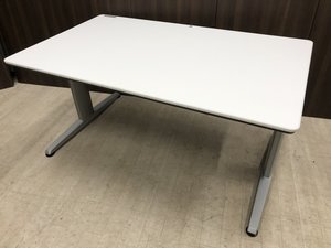 【カタログ現行品】オカムラの上下昇降テーブル！定価の半額以下！