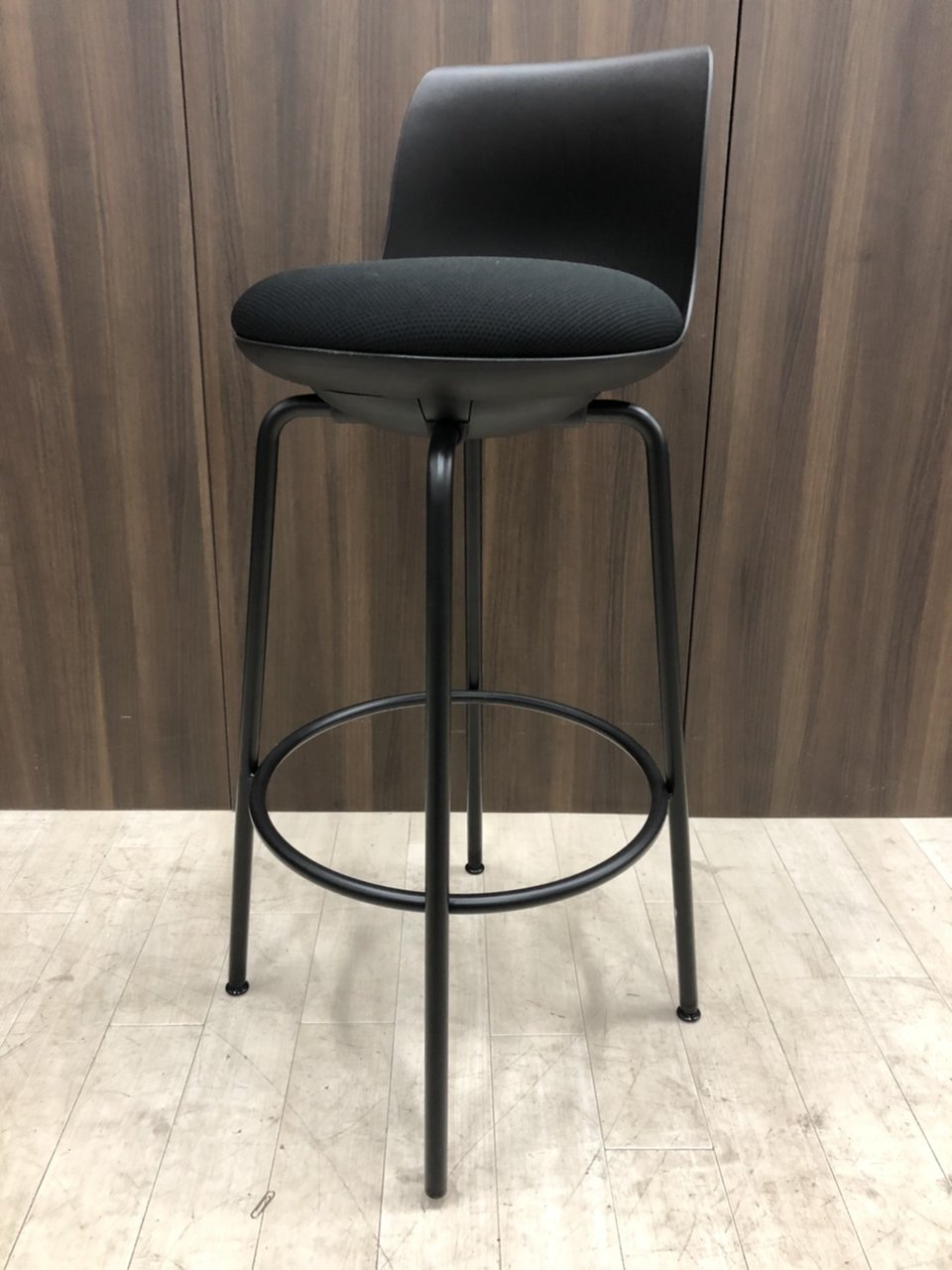 キャスターが1個欠けているおつとめ品　珍しいカウンターチェア！ピルエットシリーズ！
                        Pirouettoシリーズ 
                                    中古
            