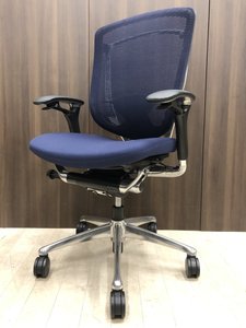 【肘パッドに傷有の為特別価格！】オカムラの最高峰チェア！