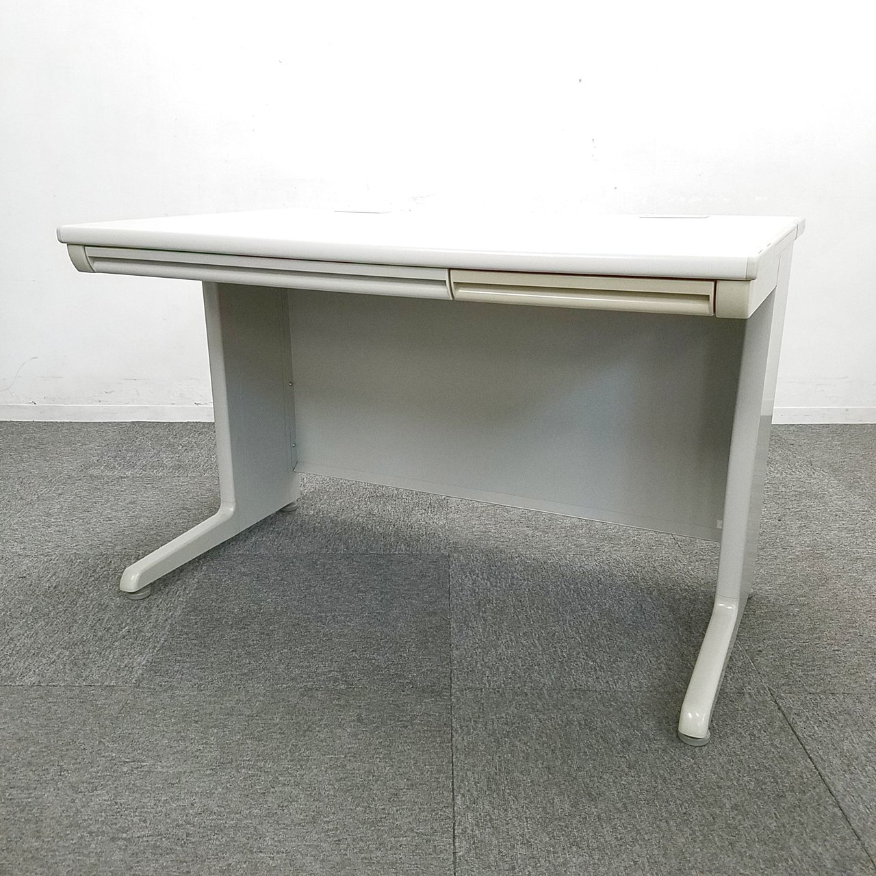 【6台入荷】人気のW1100平デスクがロット入荷しました☆中古　事務机　デスク　平机　オフィスデスク
                        SDデスクシステム 
                                    中古
            