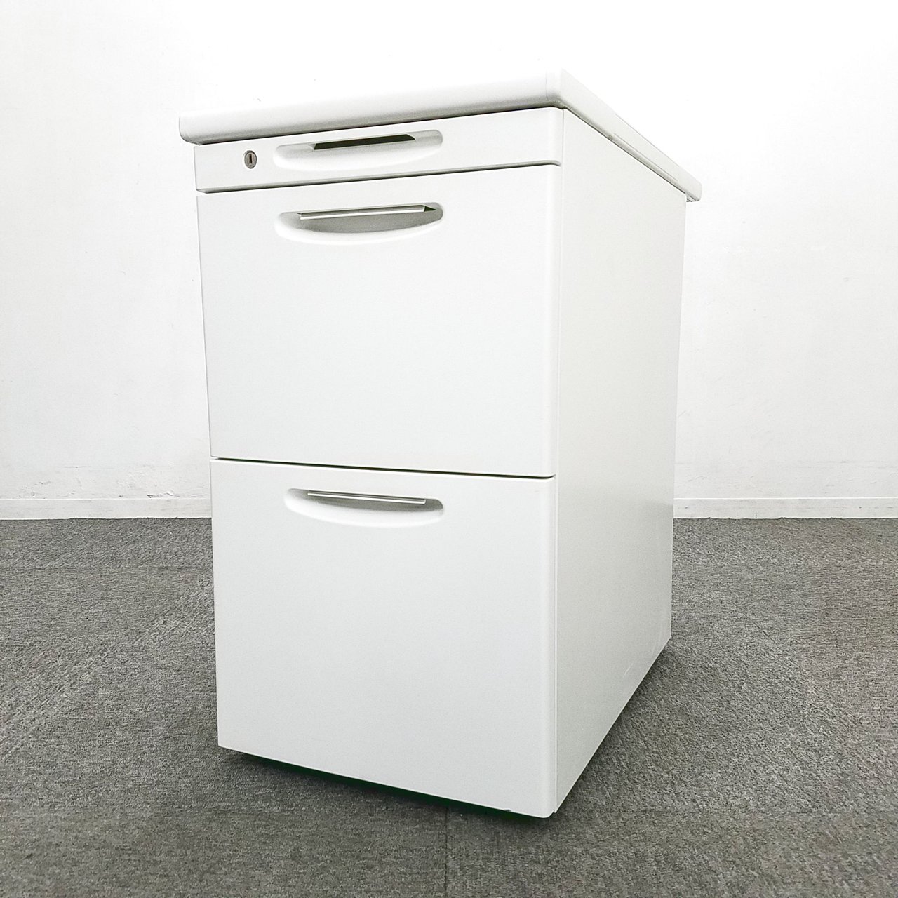 【1台入荷】定番の3段脇机入荷！中古　オフィス　サイドデスク　脇机　キャビネット ホワイト
                        SDデスクシステム 
                                    中古
            