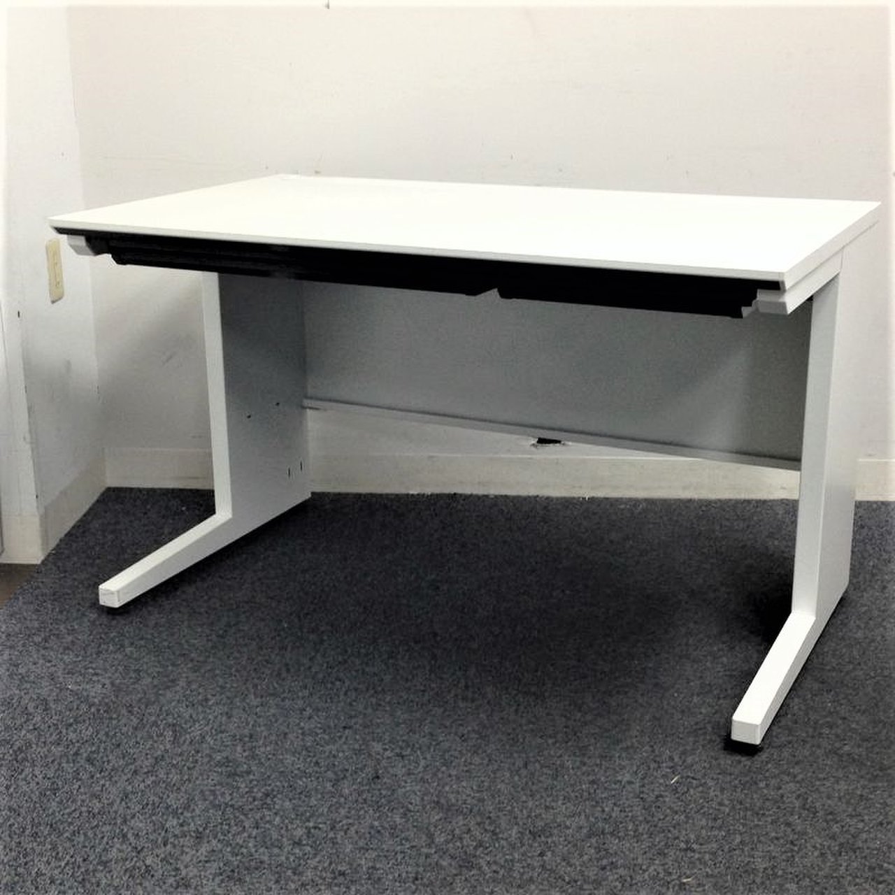 横幅1200㎜　コクヨ製　IS　ホワイト　平机　デスク
                        アイエス 
                                    中古
            