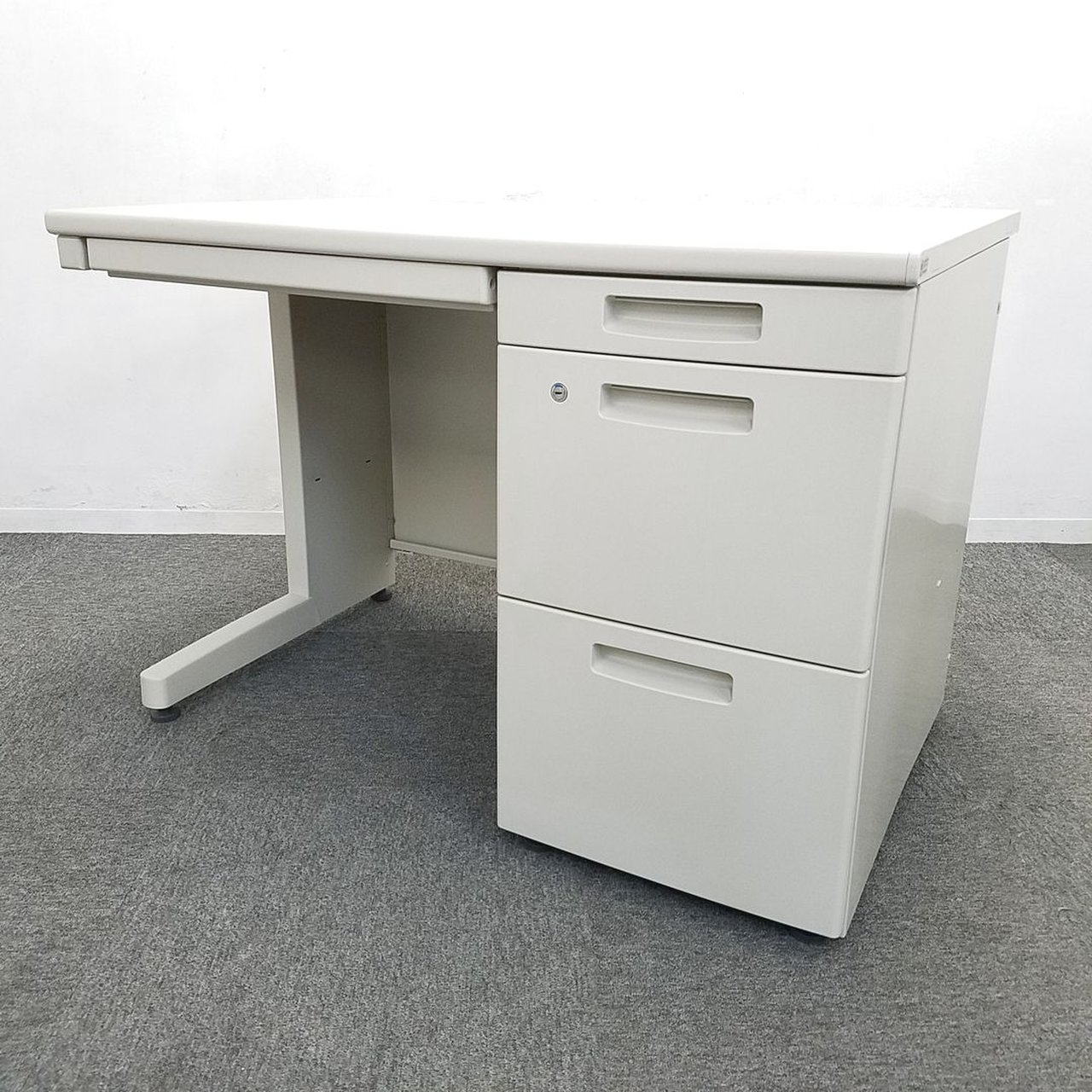 【10台入荷】定番の片袖デスク入荷！　コクヨ / 新BSシリーズ
                        新BS 
                                    中古
            