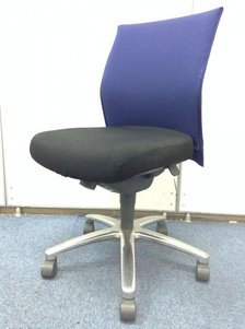 【訳ありのため、現品限り】コクヨ製　エクサージュシリーズ　肘無しチェア！