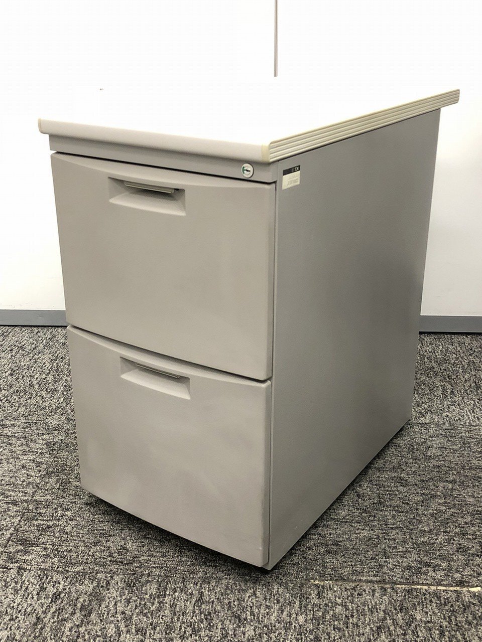 イトーキ製　CZシリーズ　ニューグレー　2段脇机入荷！！

                        CZ 
                                    中古
            