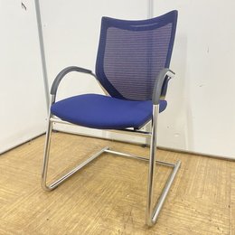 オカムラ製　バロンシリーズ　高級ミーティングチェア！！