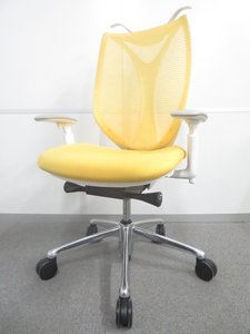 オカムラ製　サブリナ　可動肘　イエロー　レア　ホワイトシェル　おすすめ　限定2脚　早い者勝ち　高級チェア