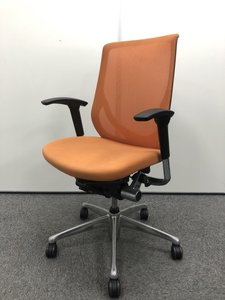 【６月新店オープン記念！！】　ＯＡチェア　オレンジ　肘付　オカムラ　ゼファー　メッシュ　個人　人気　在宅　テレワーク
