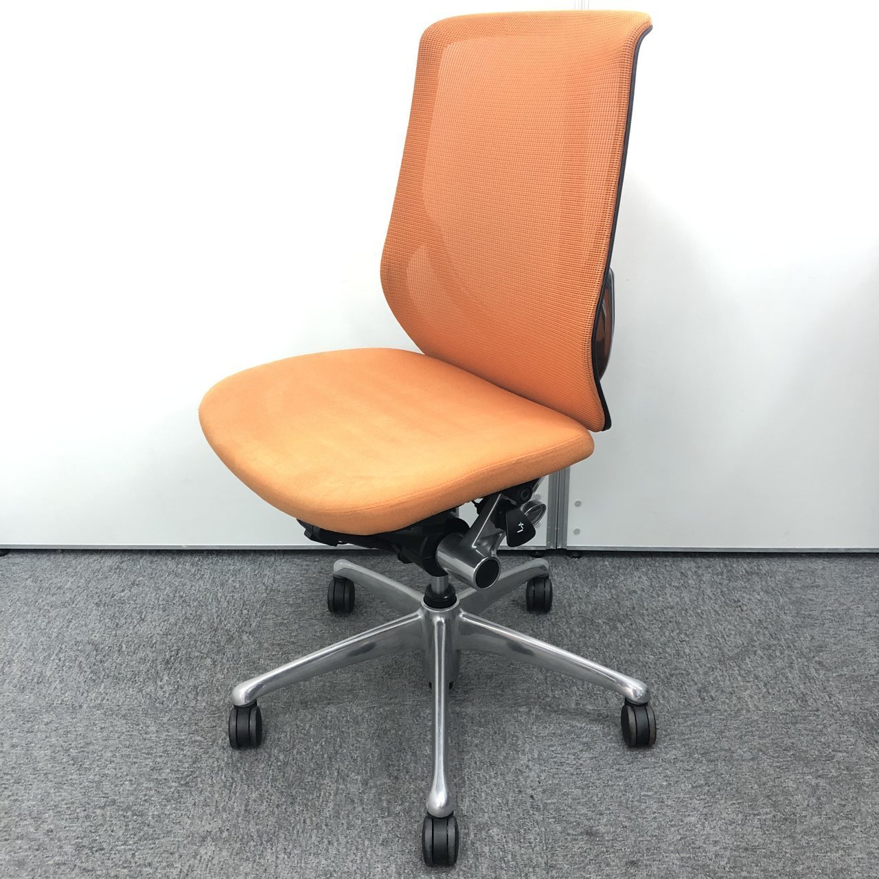 【６月新店オープン記念！！】ご自宅にもオススメな高級チェアが大量入荷！！
                        ゼファー（クッション） 
                                    中古
            