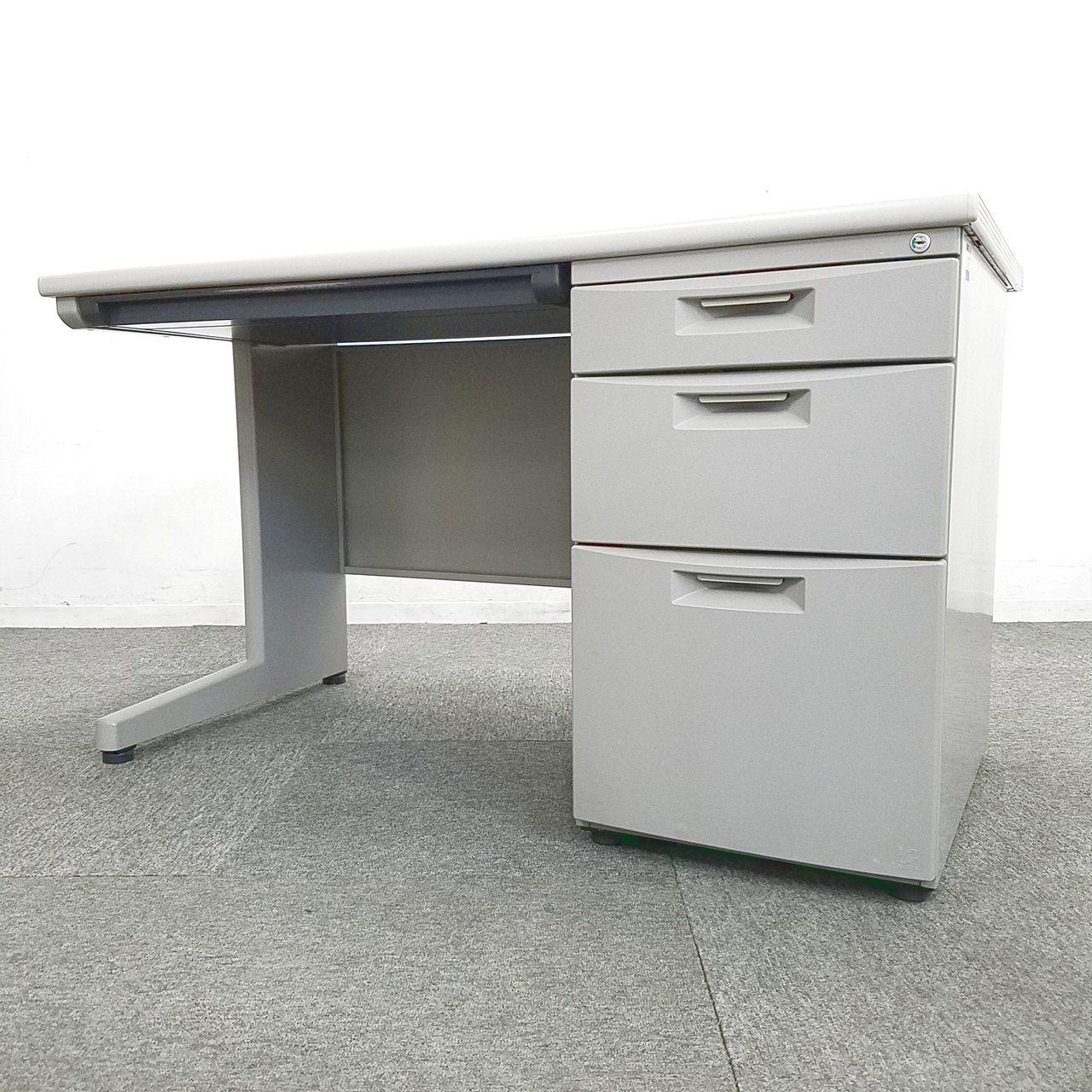 【6台入荷】THE定番シリーズ「CZ」デスク入荷！中古　デスク　片袖デスク　袖　オフィス　事務机　イトーキ
                        CZ 
                                    中古
            