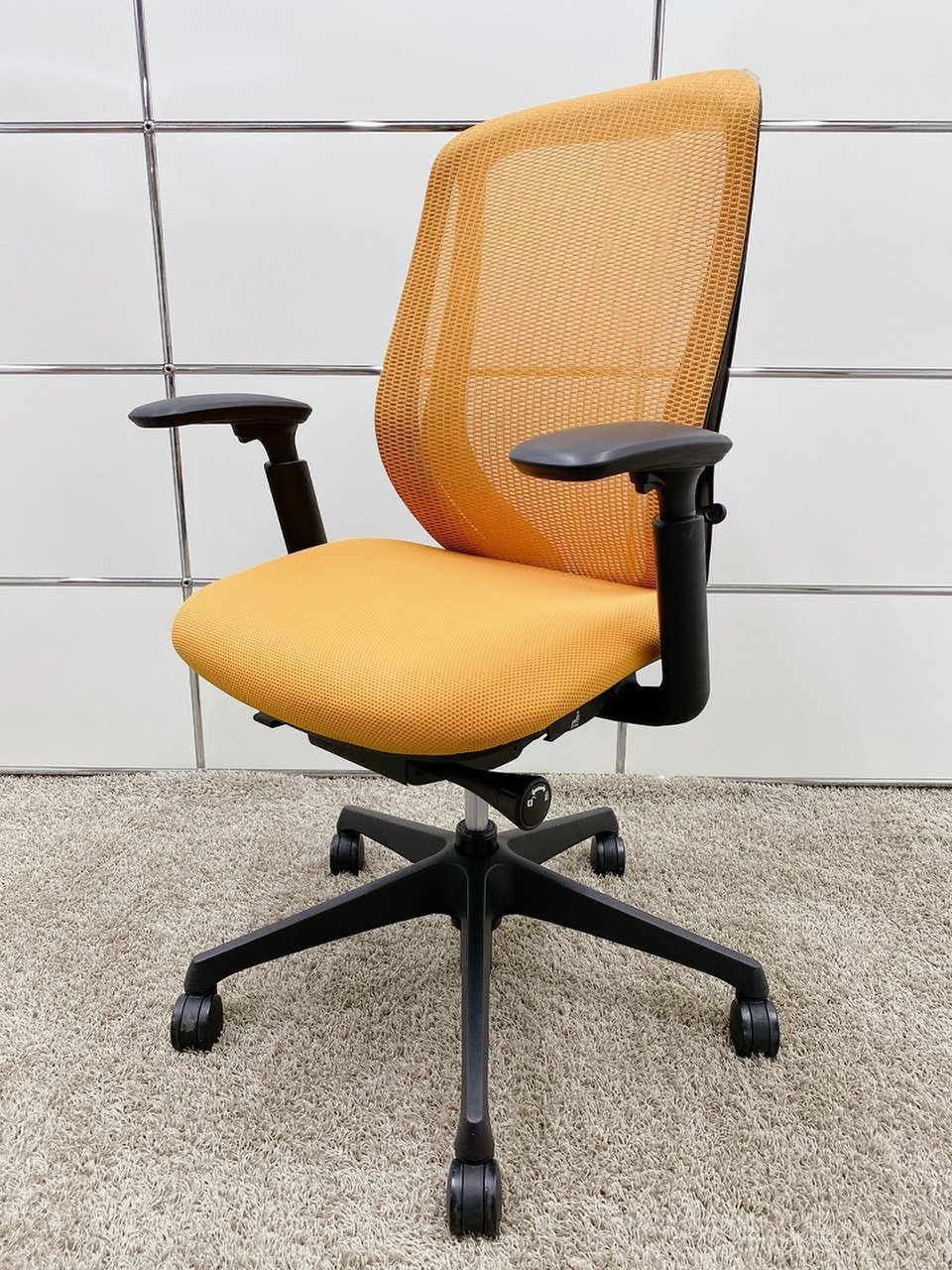 【オレンジメッシュ】【アジャスタブルアーム】【オカムラ/シルフィ】
                        シルフィー（メッシュ） 
                                    中古
            