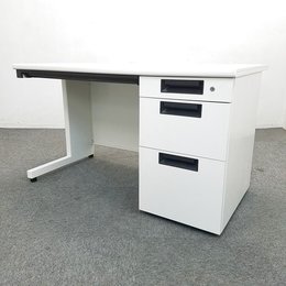 【2台入荷】大人気ホワイトデスクがこの価格！定番サイズの幅1200！限定なので早い者勝ちです！中古　オフィス家具　デスク　事務机