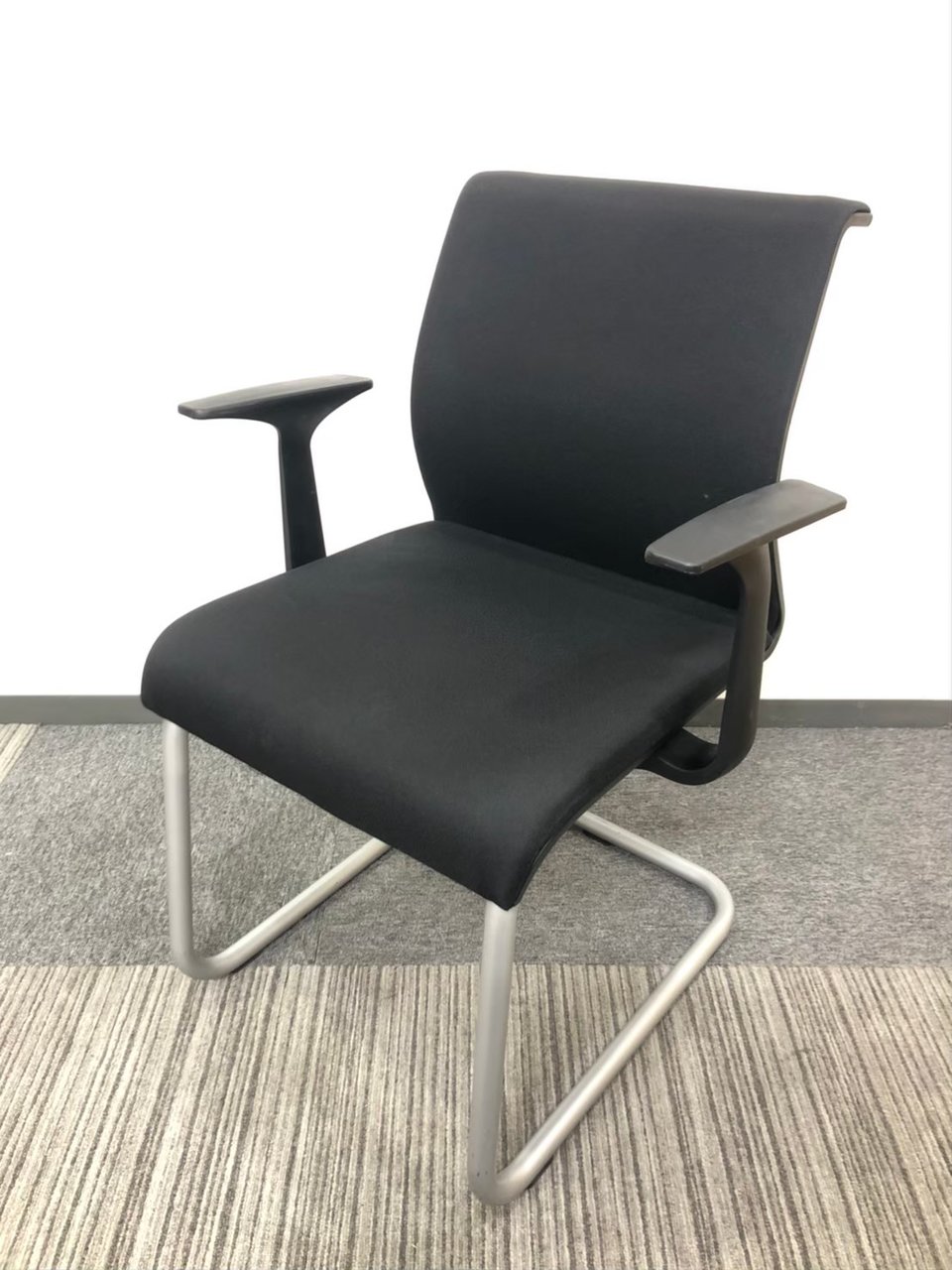 【レア】スチールケース｜カンチレバー｜ミーティングチェア｜ブラック【中古家具】【新大阪】【北摂】【淀川区】【北区】
                        シンクチェア（2014年以前モデル） 
                                    中古
            