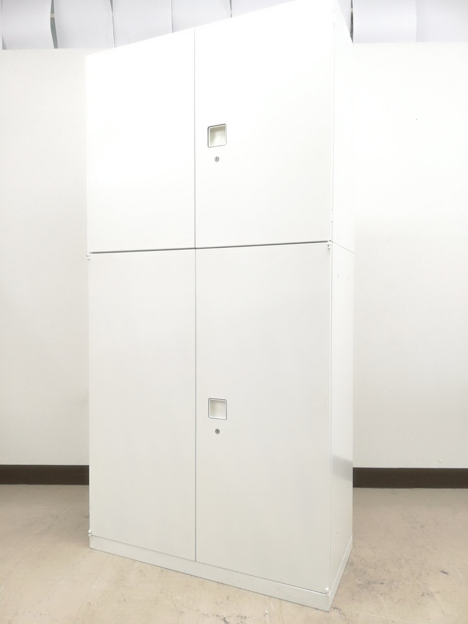 【限定1台！】高さがH2000の書庫！
通常より若干小さいです！
                        レクトライン 
                                    中古
            