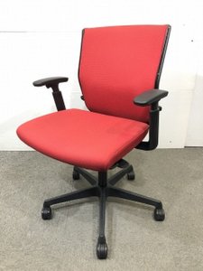 【在庫入れ替えセール：￥11,800→￥9,440】オカムラ製　エスクードクッション　肘付きチェア【腰痛対策：ランバーサポート付き】【可動肘】☆