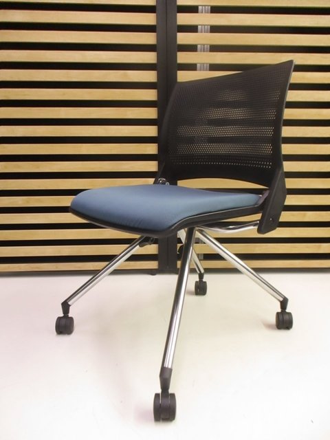 【中古】クリール  9317GR-F006 オカムラ（okamura） ネスティングチェア