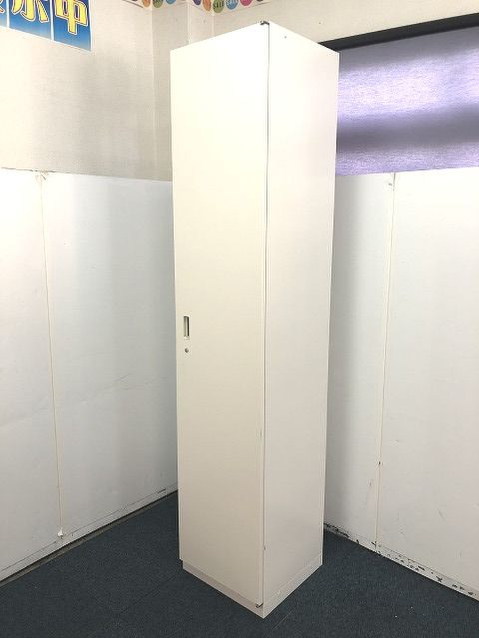 【定価約9万円！！コンパクトでも収納力バツグン！！大人気ホワイトカラー！！1人用ロッカーの入荷です！！】■シンライン■イトーキ
                        シンライン 
                                    中古
            