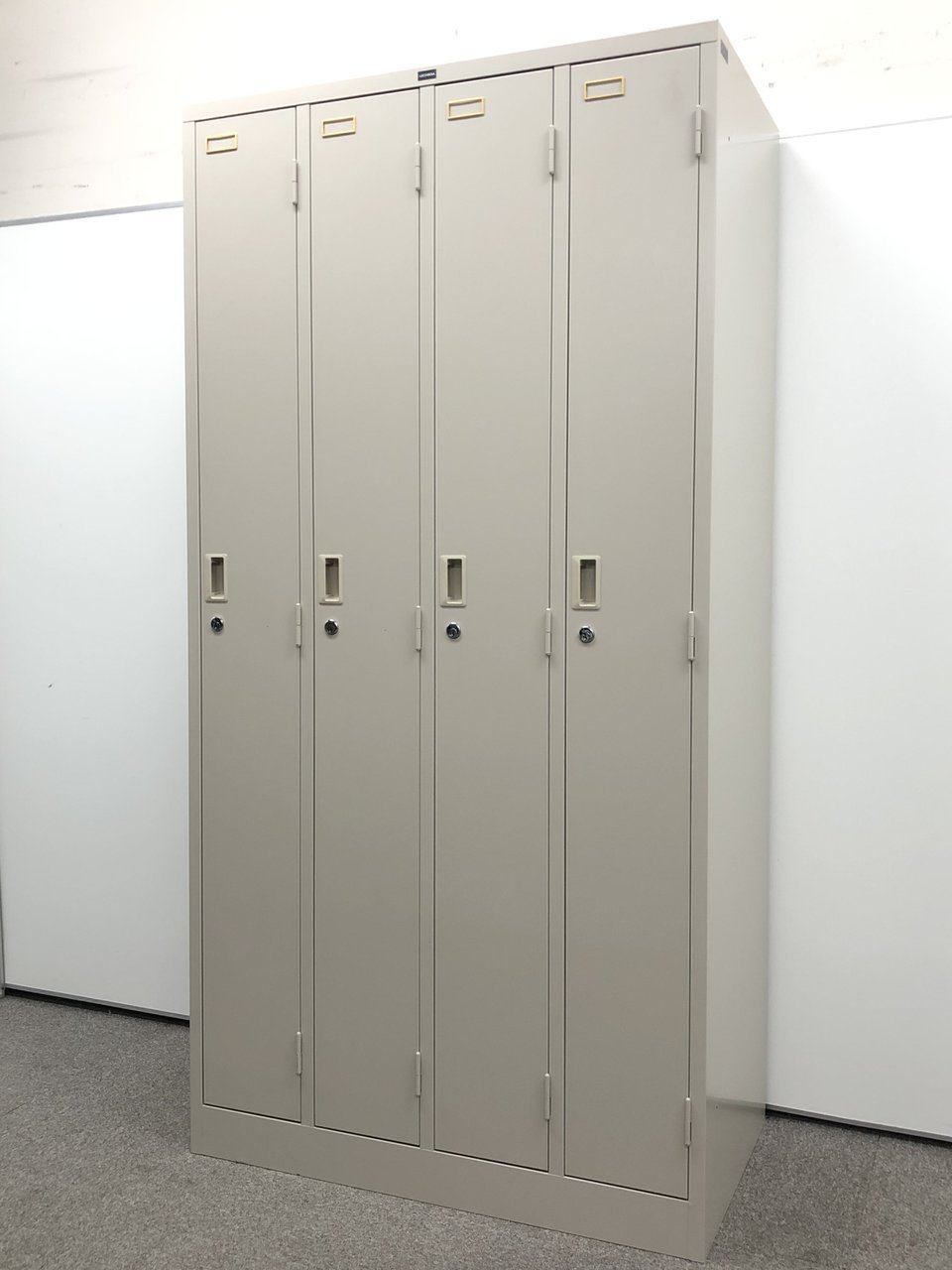 4人用！！【定価約8万円！！シリンダー式！！ニューグレーカラー4人用ロッカーの入荷です！！】■内田洋行■システムロッカー
                        システム ロッカー 
                                    中古
            