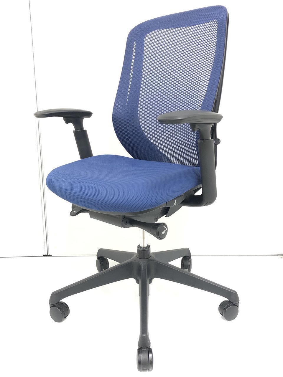 【人気商品】前傾姿勢をサポート！テレワークで人気のチェア入荷！！
                        シルフィー（メッシュ） 
                                    中古
            