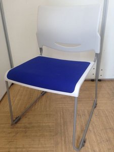 【ウチダ】【MP-110シリーズ】【スタッキングチェア】【ブルー】【会議用にオスススメ】【4台入荷】