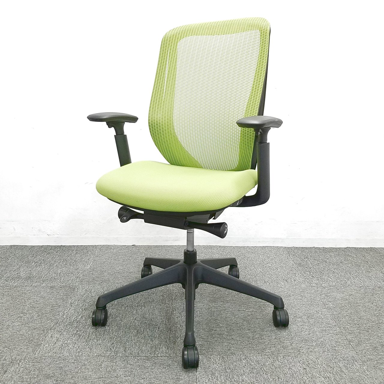 【2脚入荷】【前傾姿勢の代名詞】オカムラ社シルフィーチェアが堺店限定販売！中古　高級チェア　前傾姿勢　メッシュチェア　ハイバックチェア　オフィスチェア　テレワーク用
                        シルフィー（メッシュ） 
                                    中古
            