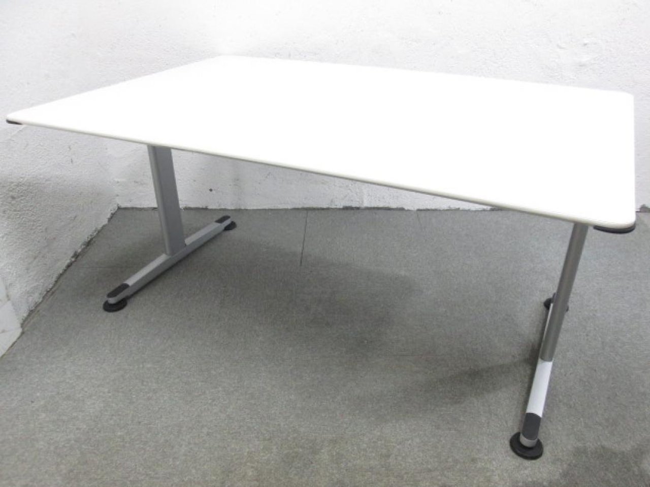 【ミーティングテーブル】【コクヨ】【ホワイト】【1500幅】【限定1台】
                        アリーナ/T 
                                    中古
            