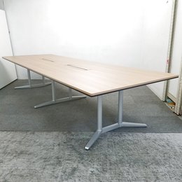 【1台入荷】オカムラ社現行モデル「ラティオⅡ」が入荷！中古　テーブル　お洒落　オフィス　ミーティング　会議
