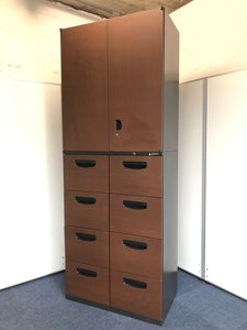 レア中のレア！木目タイプ。下置き書庫は2列4段タイプのキャビネット。書類の小分けに便利です。