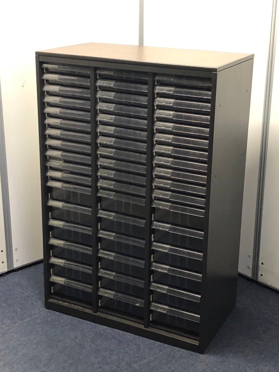 浅型と深型混在タイプのクリスタルトレイ｜ブラック＆ローズカラー｜書類整理　
                        SA 
                                    中古
            