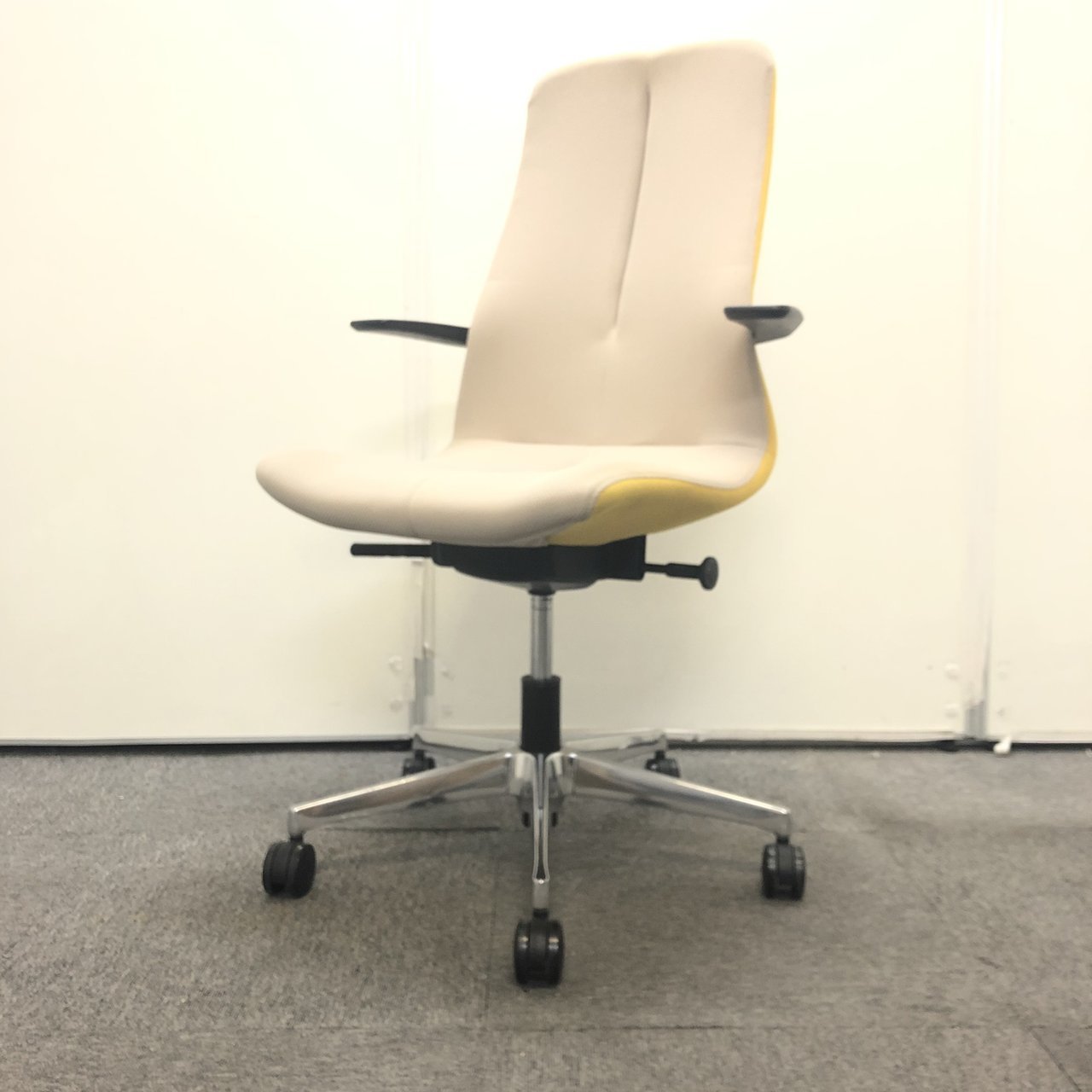 【5脚限定】オカムラ｜シフト｜ノートパソコンでの作業に特化したチェア！テレワークにオオススメ！【関西在庫数ナンバーワン・尼崎店】
                        シフト 
                                    中古
            